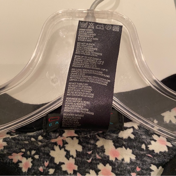 Custo Barcelona, floral print all over top with character appliqué, sz 2 - Picture 8 of 8